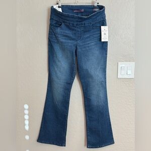 NWT Gloria Vanderbilt Women's pull on, Boot Cut Jeans